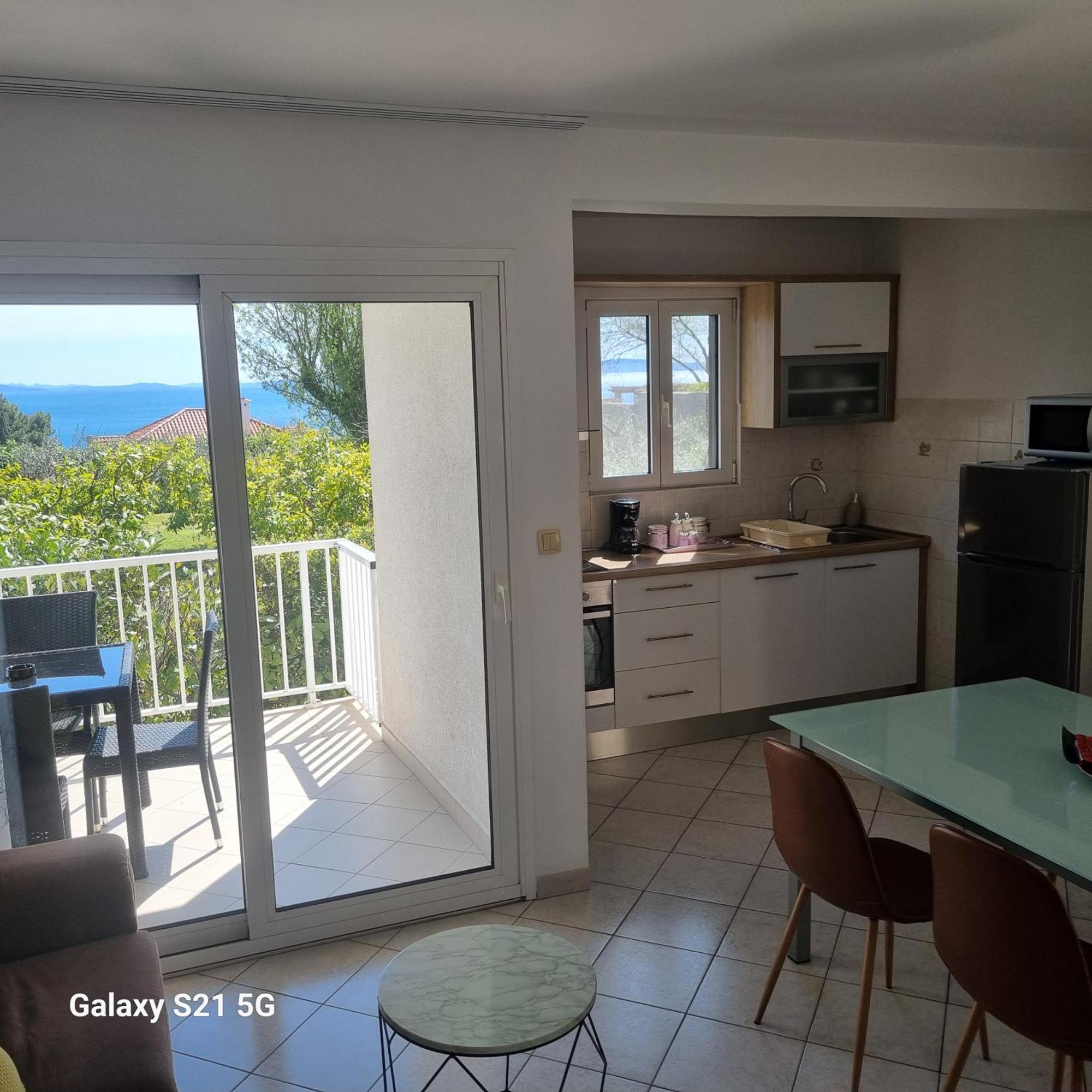 Apartment Green Oasis Split Bagian luar foto